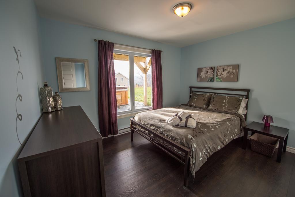 Les Chalets Huppes Du Massif Petite-Riviere-Saint-Francois Room photo